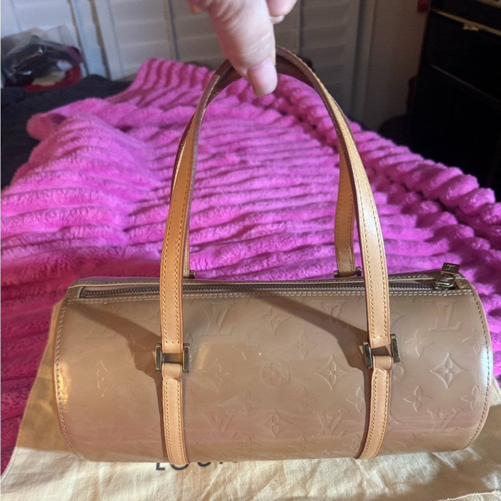 Louis Vuitton Monogram Vernis Bedford Bag
Authentic - Picture 11 of 17